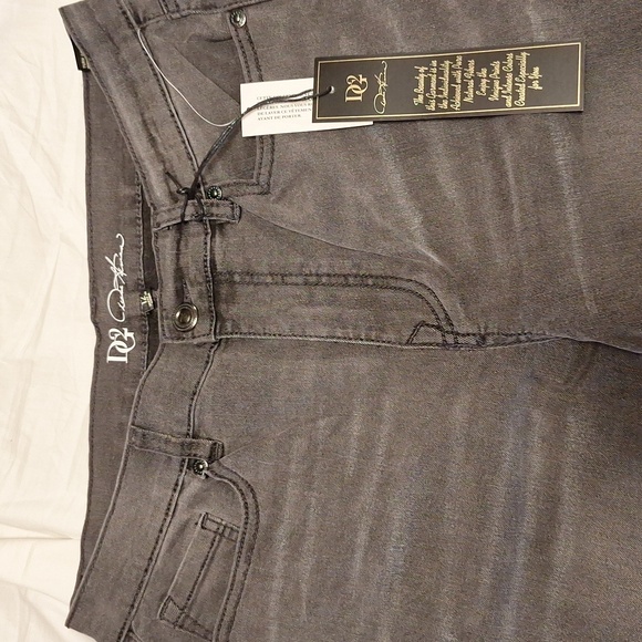 DG2 DIANE GILMAN EMBROIDERED JEANS NEW!!! - Picture 4 of 11
